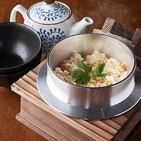 店内仕込みの鯛釜飯