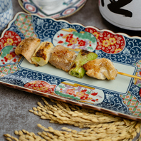 １本１本丁寧に串打ちした「焼き鳥・野菜巻き串」