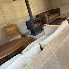 4-6人で座れるソファー席が2つございます。