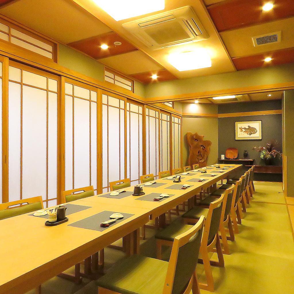 【2階】宴会場は最大44名様までご案内できます。会社宴会などに最適。