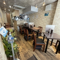 どんなシーンにもフィットするシックな空間です♪