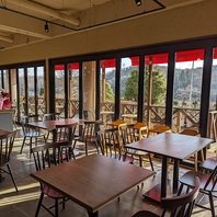 明るい日差しに包まれた贅沢な時間