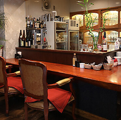 お一人様からお気軽にご利用頂けるカウンタースペースも完備。