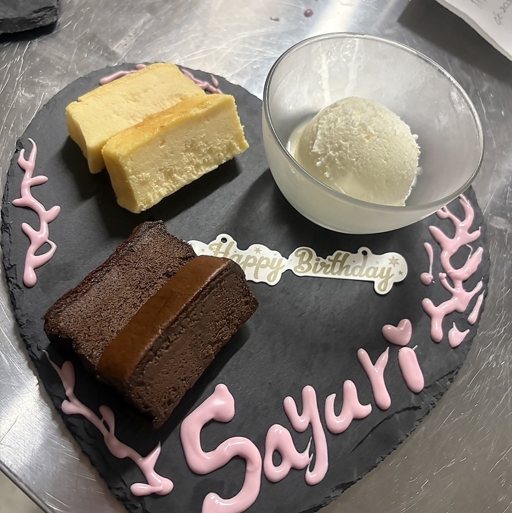 記念日や誕生日には、花火やメッセージ付きの特製バースデイプレートで特別な体験を(要相談/要予約)