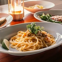 パスタ等のアラカルト料理や特製パンケーキなど種類豊富