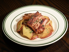 鉄板厚切りベーコン りんごコンポート添え