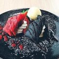 料理メニュー写真&nbsp;チョコバナナ＆シナモンアップルの２色春巻きバニラアイス添え