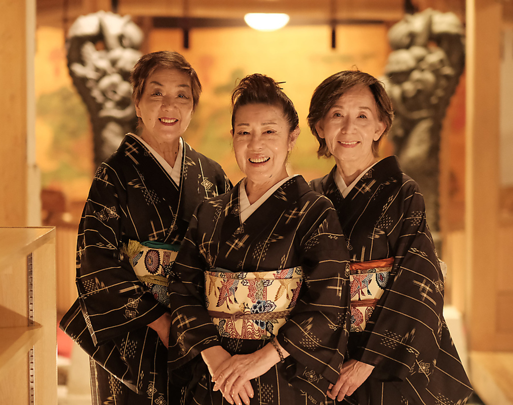 お客様の特別な思い出のお手伝いを、首里天楼の仲居がお手伝いいたします。