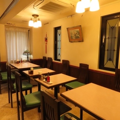 一列で12名様座れるお席です。