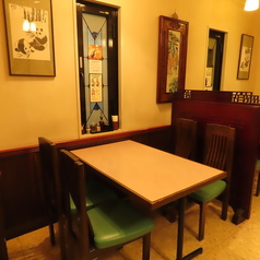 一列で12名様座れるお席です。