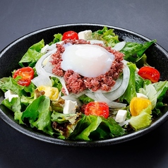 牛たんコンビーフとクリームチーズのサラダ