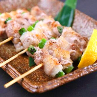 丁寧な手仕込みで、朝締め鶏を炭火で、香ばしく◎