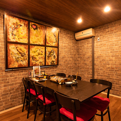 【個室/テーブル席】ご友人とのお食事や贅沢したい特別な日にご利用ください。