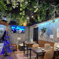 4名様掛けのテーブル席を2卓ご用意いたしております。ご友人との飲み会や少人数の各種ご宴会に是非ご活用ください。