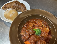 近江牛の赤ワイン煮(パン付)