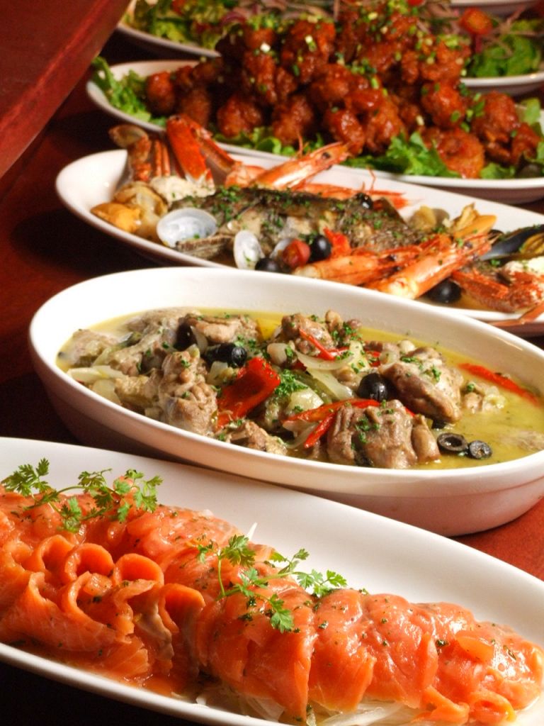 貸切時はビュッフェスタイルで食べ放題★シェフ手作りの旬の創作料理をどうぞ♪