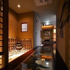 靴を脱いでゆったりとお寛ぎいただけます。