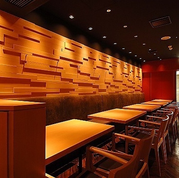 YEBISU BAR ヱビスバー ホワイティうめだ店の雰囲気1