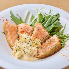 サーモンのレアカツ