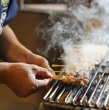 串炉端 炭火焼鳥 とりまろ 神戸三宮の雰囲気1