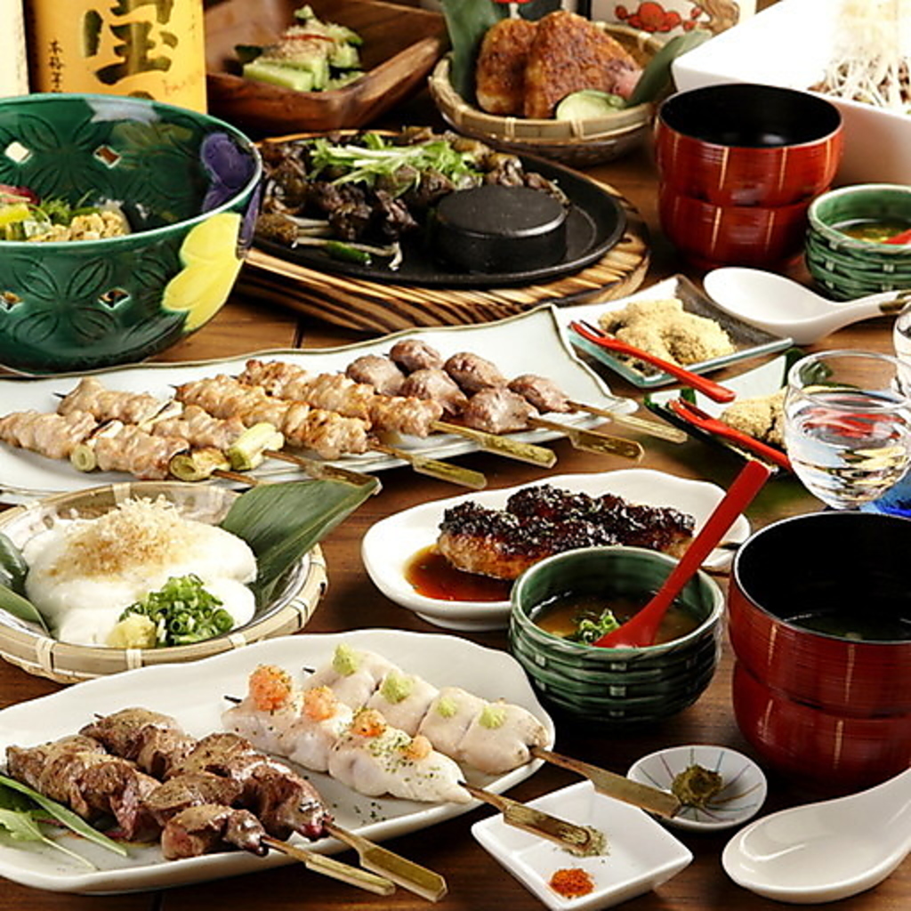 妻地鶏を贅沢に堪能。コラーゲン溢れる濃厚スープが自慢の水炊きは150分飲み放題付で全8種以上。