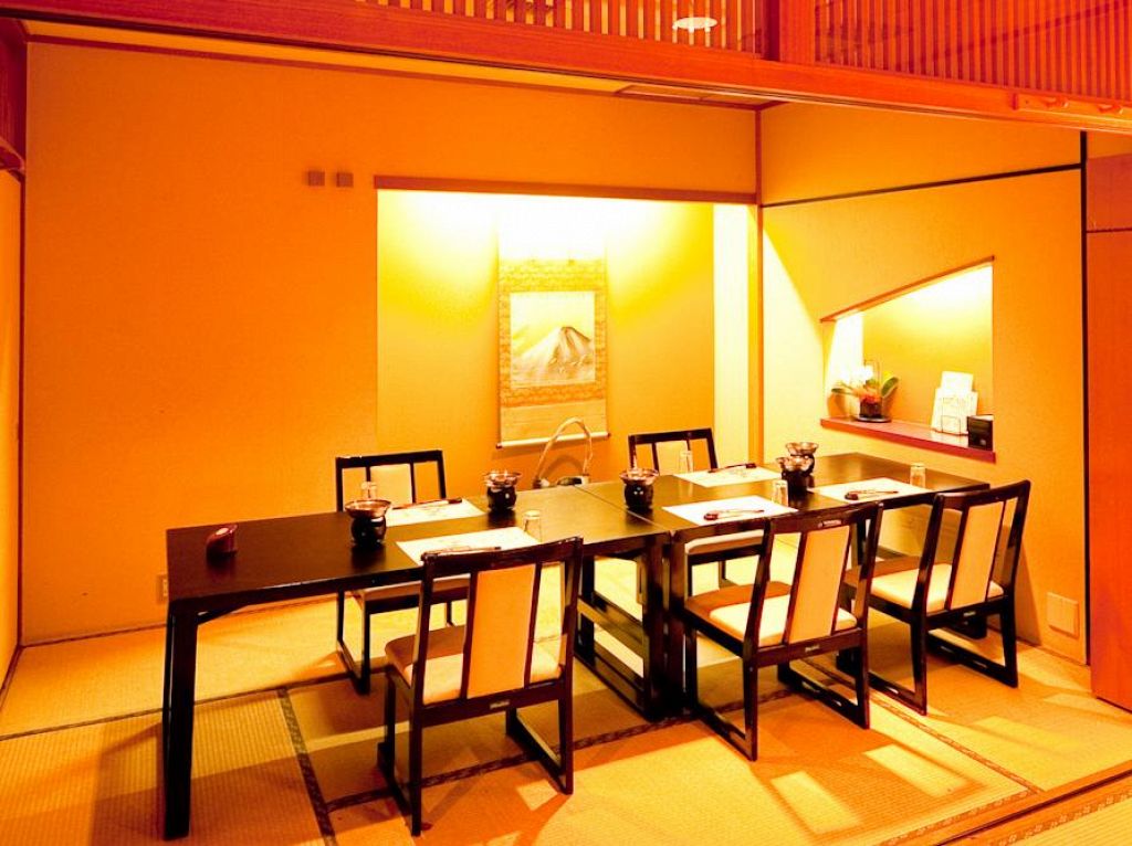 人気のお座敷テーブル席。畳の個室利用でも椅子席で足を楽に。
