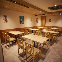 広々としたレイアウトで、人数に応じたお席をご用意。最大60名様までOKなので、各種ご宴会にも最適です。