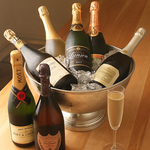 【串揚げ×スパークリング】相性抜群のスパークリングワインの他、ご当地サイダー等もございます。