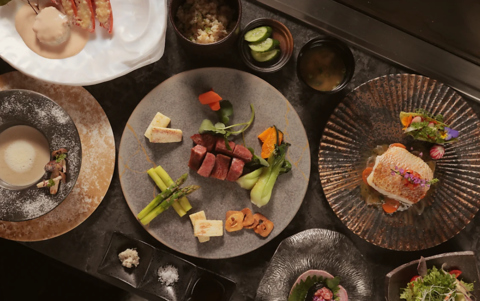 ここでしか味わえない至福の逸品を、心ゆくまでご堪能ください。