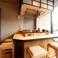 職人の手元を間近に感じられる、特別感あふれるカウンター席。