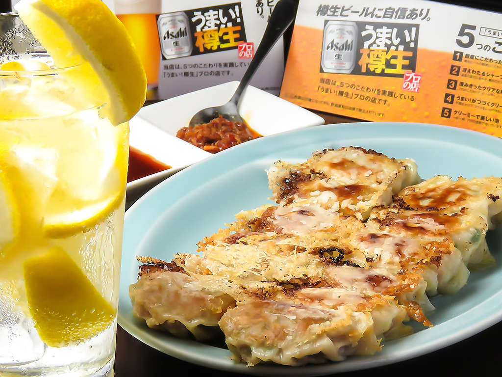 毎日手包みの特製焼き餃子♪