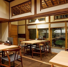 ゆったりとお過ごしいただけますよう、 リクライニングの椅子にさせて頂いております。※画像は系列店です。