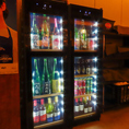 キンキンに冷えたお酒はいかがでしょうか。ケースで保管しているため品質にもこだわっております。【藁焼き/魚/海鮮/ソファー/カップルシート/デート/接待/カウンター/松山/オシャレ/宴会/肉/職人技/貸切/非日常空間/掘りごたつ/観光客/隠れ家誕生日/記念日】
