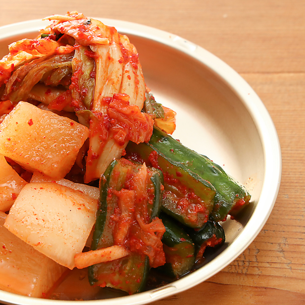 韓国といったらやっぱりキムチ♪お店オリジナルのキムチは本場韓国の味を再現しております！