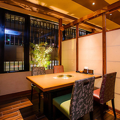 当店は全室個室。和の趣あふれるプライベート空間で、ゆったりと絶品焼肉をご堪能下さい。