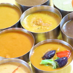 ヒマラヤカレーやグリーンカレー、グローバルカレーなど多彩な本格カレーをご用意してお待ちしてます