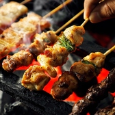 部位ごとの異なる食感と味わいを楽しめるのも「とり幸」の焼き鳥の魅力です。もも、ねぎま、つくねなど、様々な部位を一串一串丁寧に焼き上げ、お客様に最高の状態で提供します。