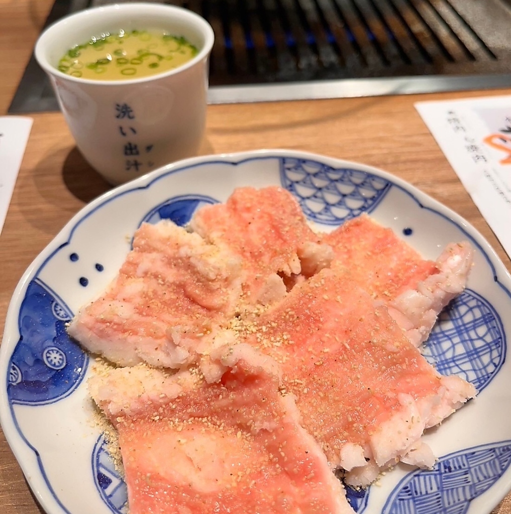 人気メニュー　新鮮なホルモンを炙る！『トロてっちゃん』