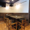 当店は、カラオケの設備も完備しております。お仕事仲間やご友人と、歌って食べて楽しい夜をお過ごしください。