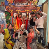 【シーサーポーズで記念撮影】沖縄の守り神「シーサー」のポーズで記念撮影!民謡ライブや宴会などで盛り上がった後の写真撮影は、最高の思い出になりますね♪