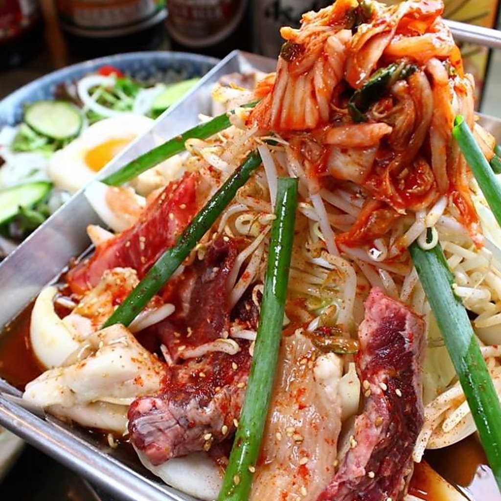 8種のお鍋と約40種の具材を好みのチョイスでオリジナルのお鍋が食べれるのは『ぐちゅぷるん』だけ♪