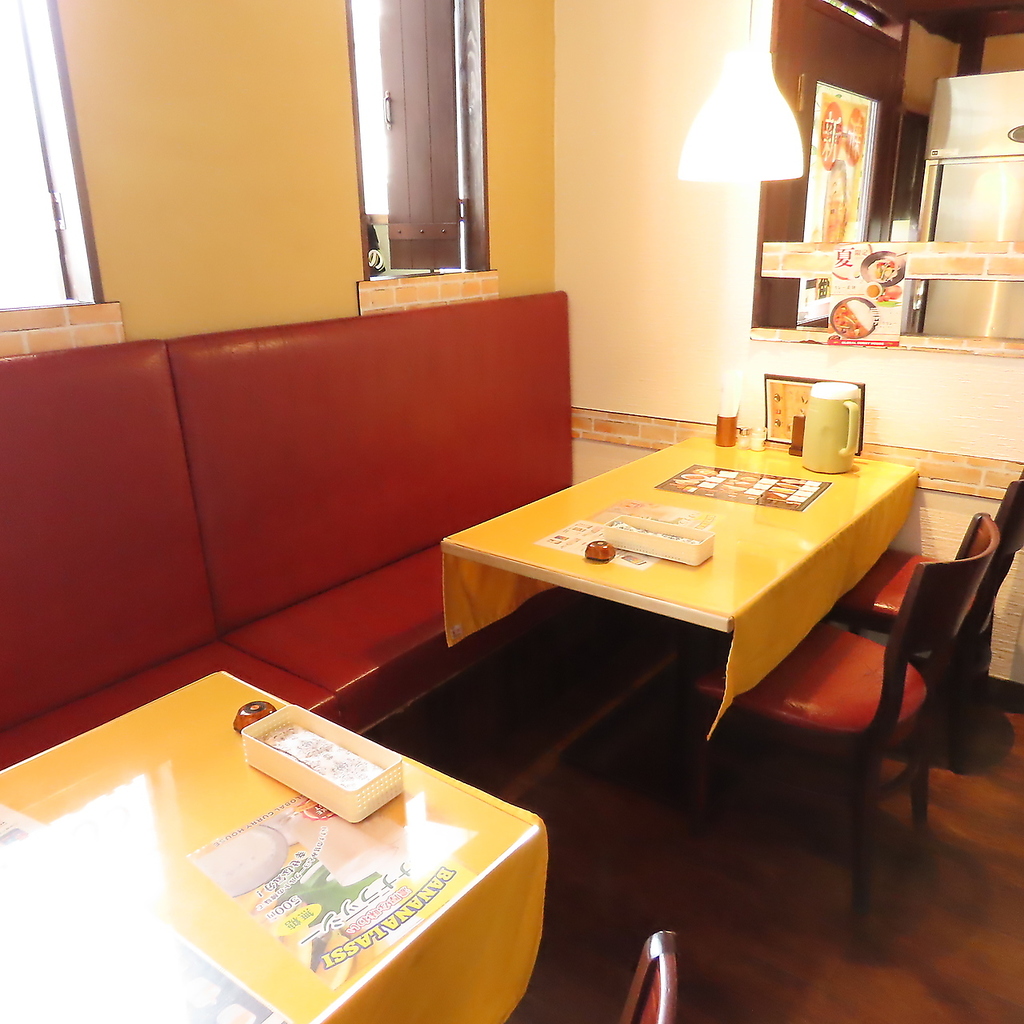 ゆっくりと寛ぎながらお食事をお楽しみいただけるソファー席をご用意◎気の合う仲間や女子会にお勧め