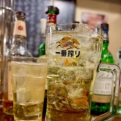 【ドリンク】揚げたてからあげと豊富なお酒で乾杯！の写真