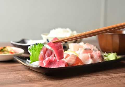 中央卸売市場直送の新鮮で美味しい魚介を堪能☆お刺身のテイクアウトも可能です！