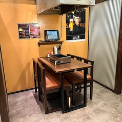 【プライベートの飲み会に★】3名様用ご利用にも最適。当店は平和通駅より徒歩2分・小倉駅より徒歩6分と駅近な、リーズナブルに種類豊富なホルモン・焼肉を楽しめるコスパ抜群の居酒屋です。