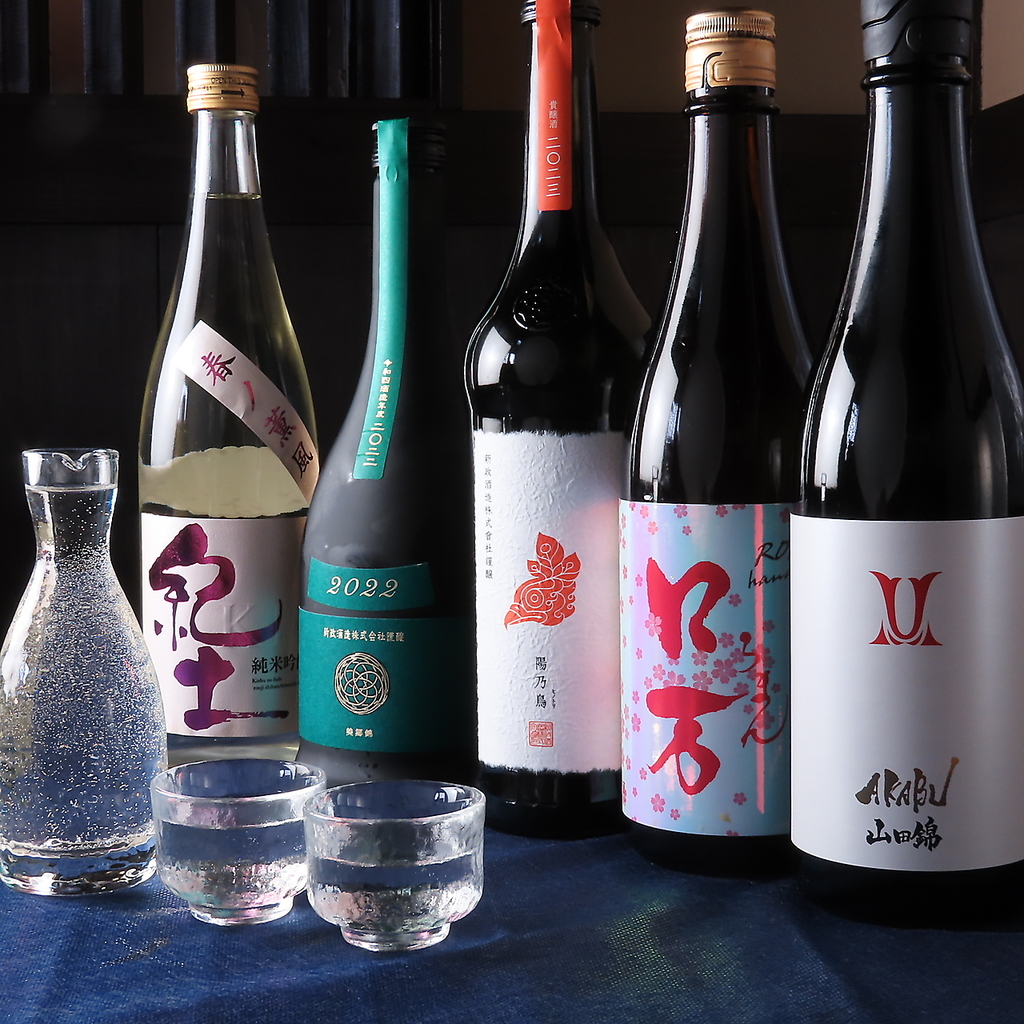 月替わり隠し酒　旬の地酒が楽しめます