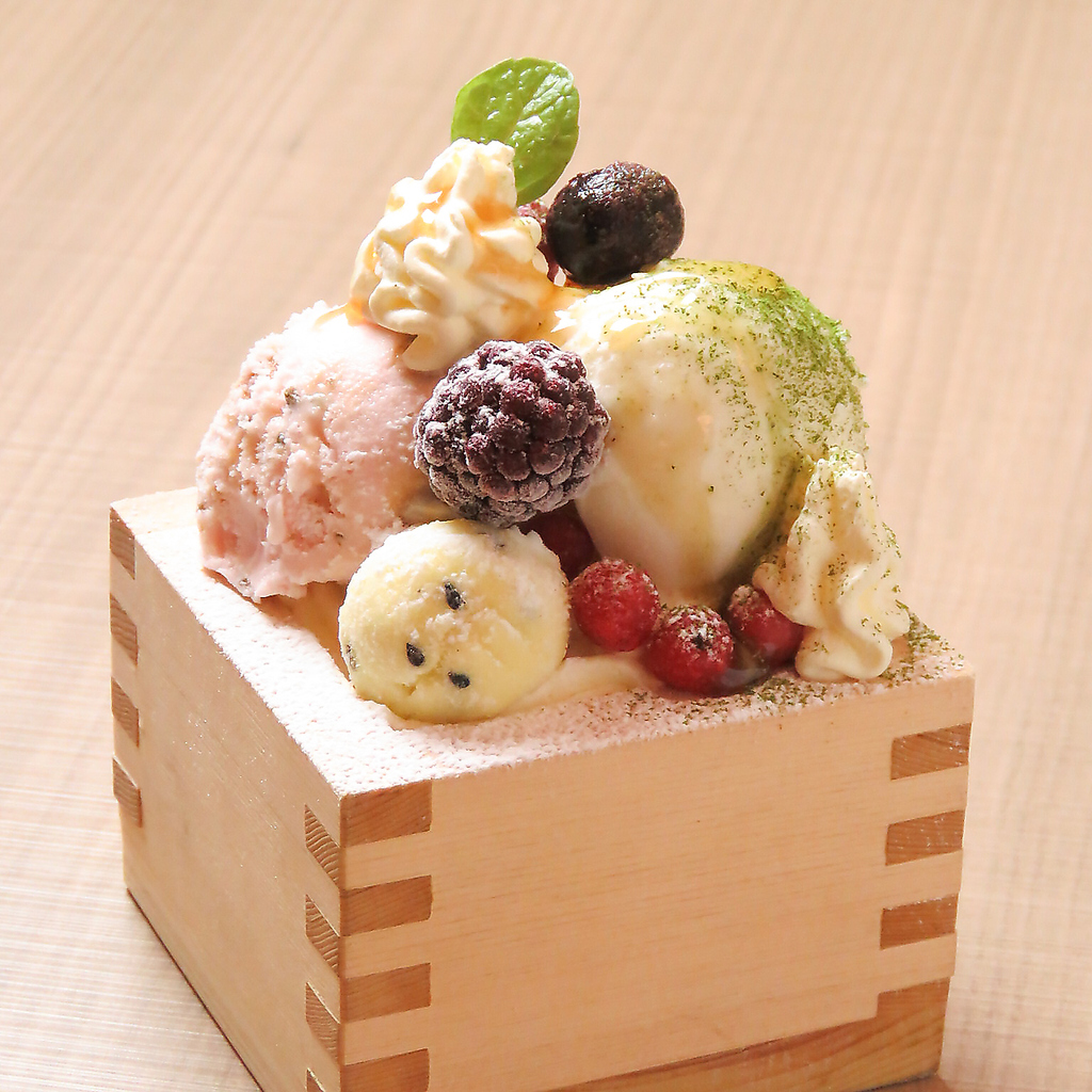 〆の枡パフェは女性に大人気♪