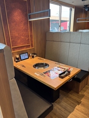 広々としたソファー席