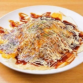 豚肉と野菜がたっぷり詰まった豚ぺい焼きは、外はカリッと、内はふんわりとした食感がたまりません！ソースが豚肉の旨味を引き立て、食べるたびにその深い味わいに魅了されます。お腹も心も満たしてくれる、ほっとする味わいをぜひお試しください。