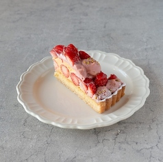 さくらといちごのタルト